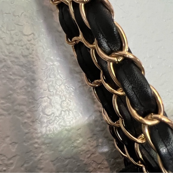 Gorgeous Chanel Tote. Received a gift. New. - Picture 2 of 5